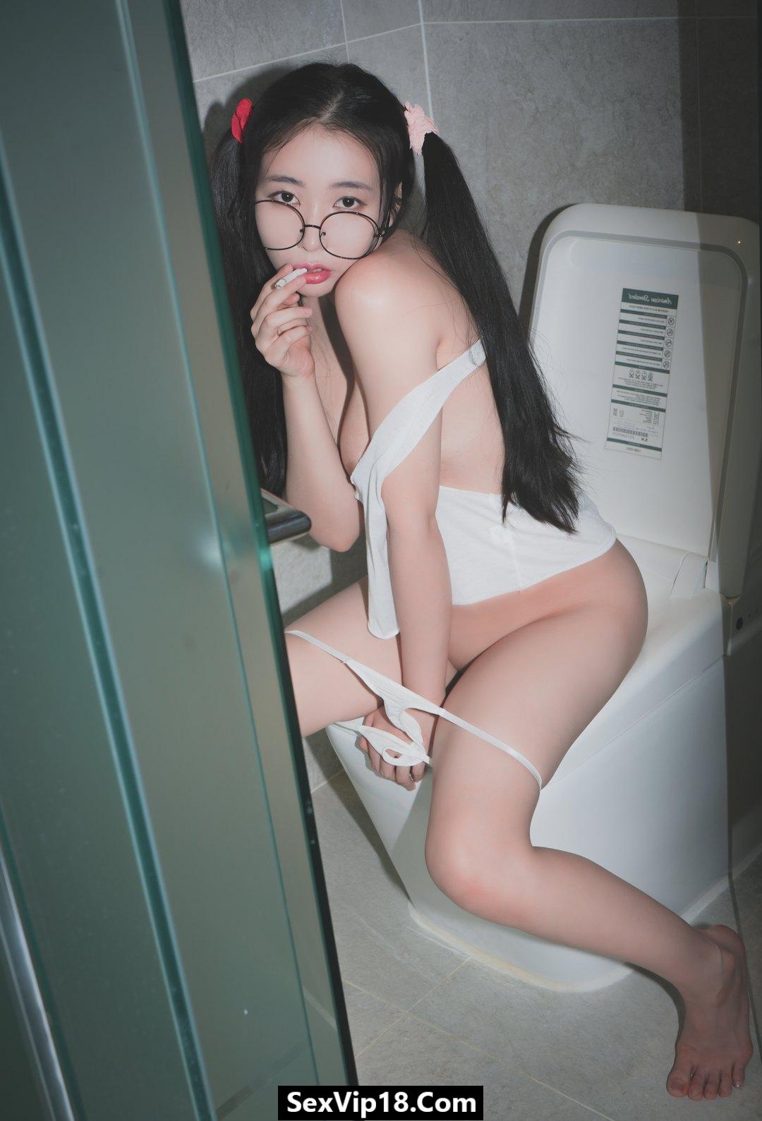 Ảnh sex gái Hàn Quốc vú to hồn nhiên khoe hàng